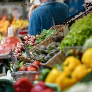 Mercato settimanale di La Turbie: appuntamento ogni giovedì mattina tutto l’anno ©Pango Visual