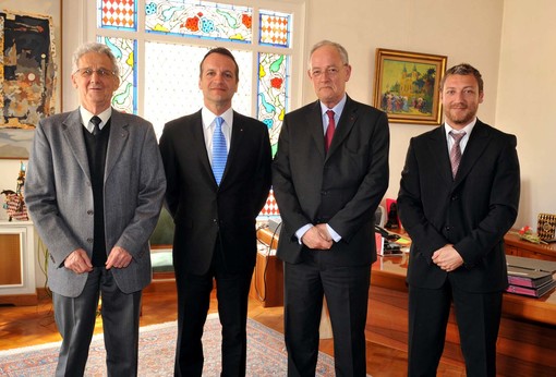 Da sinistra: Henri Doria, il sindaco Georges Marsan, il ministro di Stato Roger e Yann Malgherini Da sinistra: Henri Doria, il sindaco Georges Marsan, il ministro di Stato Roger e Yann Malgherini