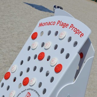Monaco: posacenere gratis per la lotta all'inquinamento nelle spiagge