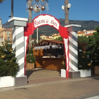 Giorni di Natale all'insegna del village de Noël a Montecarlo, Nizza e Mentone. Tanto sci a Isola, Auron e Valberg