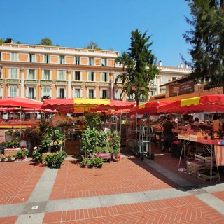 Degustazione di prodotti tipici della Corsica nel week end al mercato della Condamine di Monaco