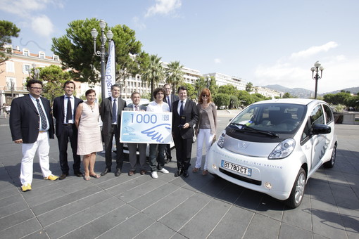 Nizza ha lanciato su larga scala l'auto-partage elettrico. Una prima in Francia Nizza ha lanciato su larga scala l'auto-partage elettrico. Una prima in Francia