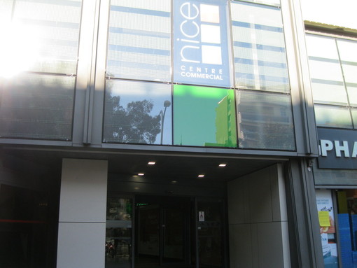 I Carrefour di Nizza saranno aperti di domenica mattina, scattano le proteste