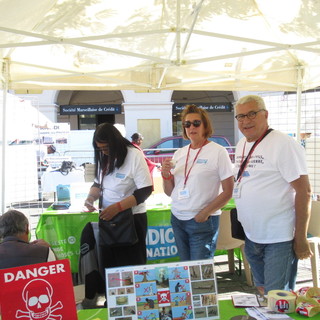 L'associazione Handicap International in Place Garibaldi a Nizza