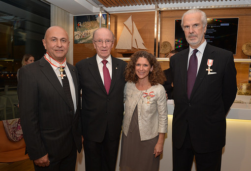 De gauche à droite : Georges Gennaoui, Ministre Conseiller ; S.E. M. Peter K. Murphy, Ambassadeur de l’Ordre Souverain de Malte ; Bénédicte Schutz, Directeur de la Coopération Internationale du Gouvernement Princier et De gauche à droite : Georges Gennaoui, Ministre Conseiller ; S.E. M. Peter K. Murphy, Ambassadeur de l’Ordre Souverain de Malte ; Bénédicte Schutz, Directeur de la Coopération Internationale du Gouvernement Princier et