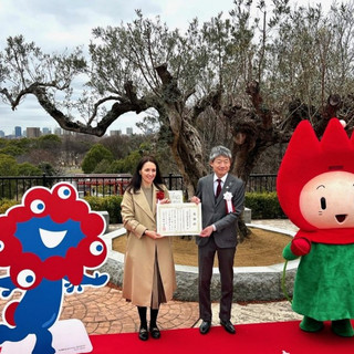 Ulivo secolare: nuovo simbolo di amicizia e cooperazione tra Monaco e il Giappone.