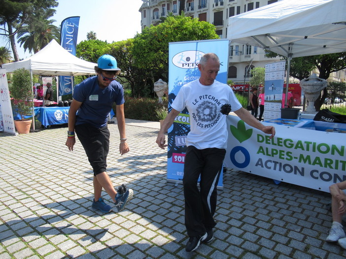 Nizza: 'Pitchak' gioco ecologico originario dell'Algeria Nizza: 'Pitchak' gioco ecologico originario dell'Algeria