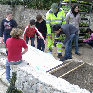 Monaco: nell'estate 2011 nei giardini di Villa Paloma si fa pic-nic