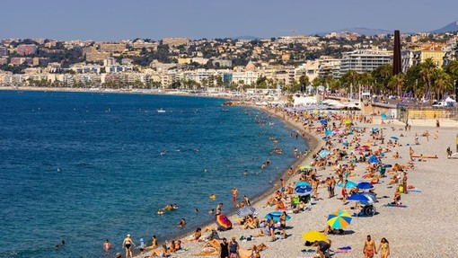 Brindisi vietati in riva al mare: in Costa Azzurra l’aperitivo in spiaggia è fuori legge Brindisi vietati in riva al mare: in Costa Azzurra l’aperitivo in spiaggia è fuori legge