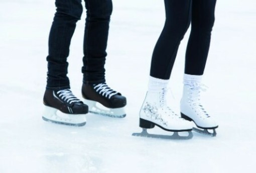 La magia del Natale è entrata nel vivo a Mentone: dal 6 dicembre, la pista di pattinaggio “Un Noël à la montagne”. La magia del Natale è entrata nel vivo a Mentone: dal 6 dicembre, la pista di pattinaggio “Un Noël à la montagne”.