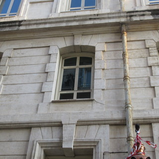 La finestra del Tribunale di Nizza attraverso la quale fuggì Albert Spaggiari