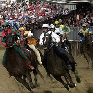Gli appassionati di Palio, Cavalli e Sbandieratori possono seguire in diretta web il Palio di Asti