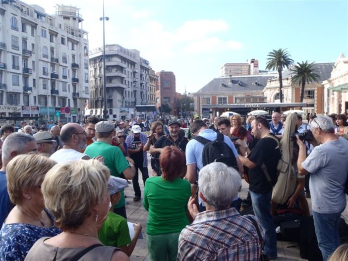 Sergio Berardo e i Lou Dalfin da Cuneo a Place Massena in difesa della Cuneo-Nizza Sergio Berardo e i Lou Dalfin da Cuneo a Place Massena in difesa della Cuneo-Nizza