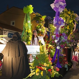 Cannes La Bocca festeggia la Saint-Barthélemy con una parata in onore di Jean-Paul Guitton