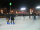 A Nizza nel Villaggio di Natale in tanti scelgono la pista di pattinaggio su ghiaccio