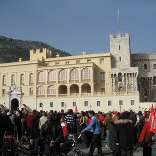 La piazza del palazzo dei Principi durante la Festa Nazionale del 19 novembre 2009