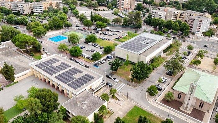 Cannes punta sul sole: pannelli fotovoltaici per alimentare scuole, biblioteca e impianti sportivi Cannes punta sul sole: pannelli fotovoltaici per alimentare scuole, biblioteca e impianti sportivi