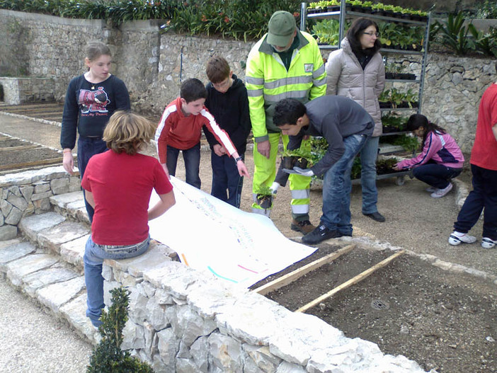 Monaco: nell'estate 2011 nei giardini di Villa Paloma si fa pic-nic