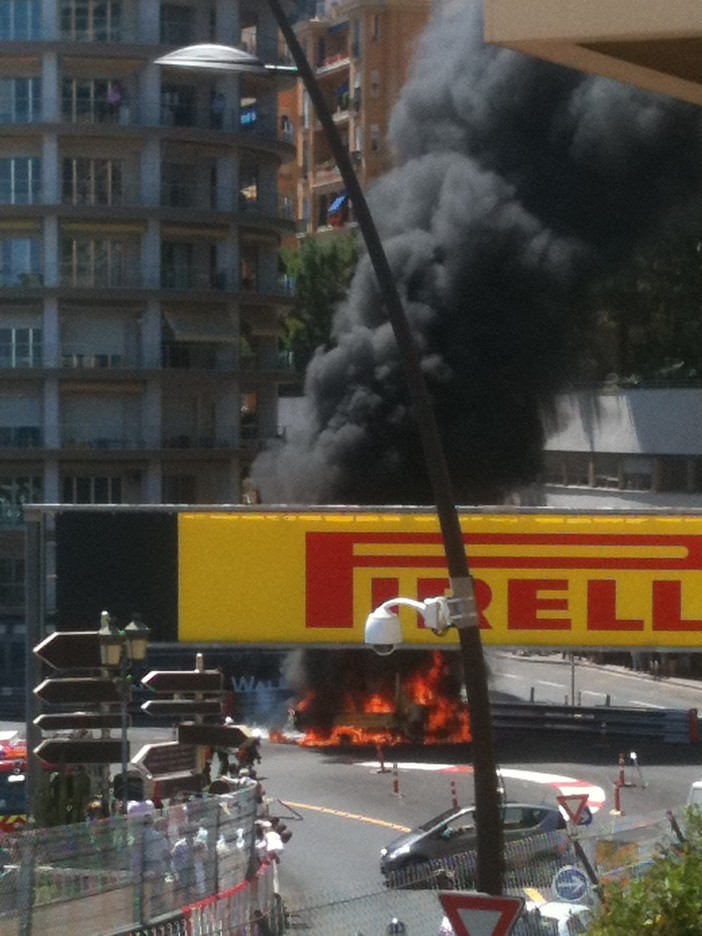 Improvviso incendio a Monte-Carlo nel cuore del circuito del Gran premio di F1 Improvviso incendio a Monte-Carlo nel cuore del circuito del Gran premio di F1