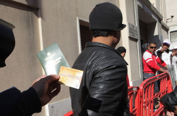 Col permesso di soggiorno temporaneo la Polizia francese lascia passare gli immigrati