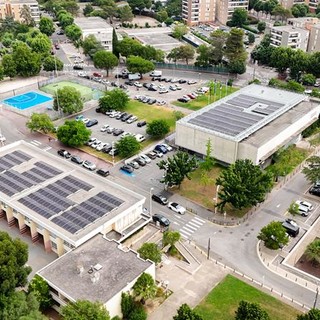 Cannes punta sul sole: pannelli fotovoltaici per alimentare scuole, biblioteca e impianti sportivi