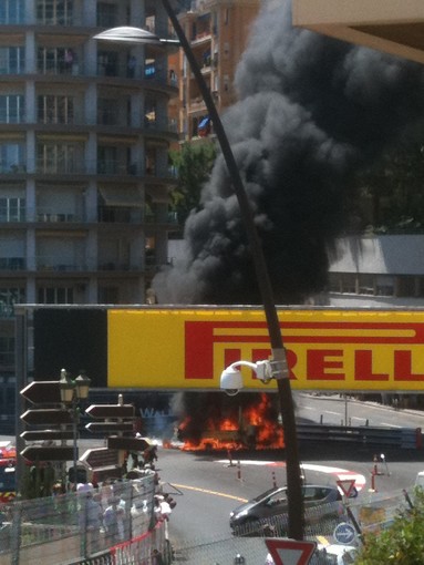 Improvviso incendio a Monte-Carlo nel cuore del circuito del Gran premio di F1 Improvviso incendio a Monte-Carlo nel cuore del circuito del Gran premio di F1
