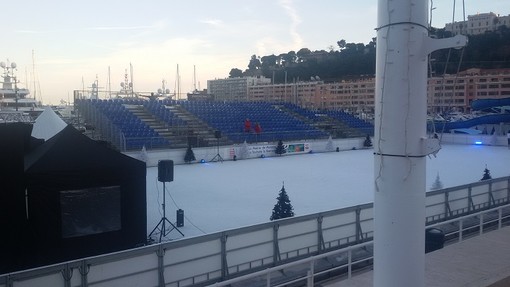 A Monaco continua l'attrazione del 'patinoire' a Port Hercule