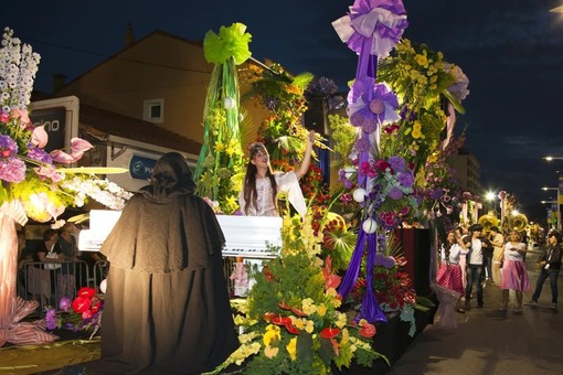 Cannes La Bocca festeggia la Saint-Barthélemy con una parata in onore di Jean-Paul Guitton Cannes La Bocca festeggia la Saint-Barthélemy con una parata in onore di Jean-Paul Guitton