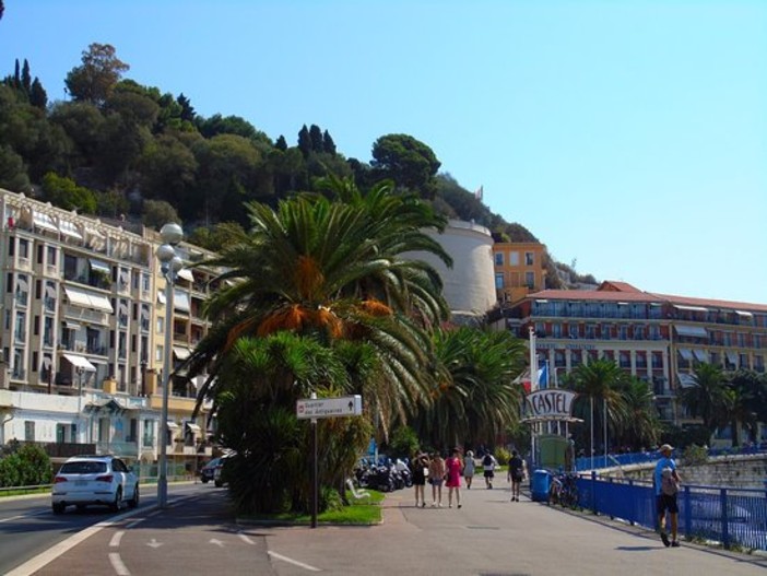 Nizza, il doppio senso torna sul litorale: cantieri notturni e nuovo equilibrio tra auto, pedoni e biciclette Nizza, il doppio senso torna sul litorale: cantieri notturni e nuovo equilibrio tra auto, pedoni e biciclette