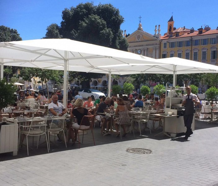 Il ristorante Sentimi, Place Garibaldi