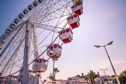 Cannes vista dall'alto? Prova la ruota panoramica in estate