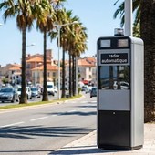 Antibes, hacker viola i radar stradali: messaggi shock per denunciare falle di sicurezza