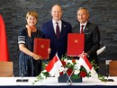 Da sinistra a destra: Isabelle Berro-Amadeï, Consigliere-Ministro per le Relazioni Esterne e la Cooperazione di Monaco, il Principe Alberto II e Dr. Vivian Balakrishnan, Ministro degli Affari Esteri di Singapore. Da sinistra a destra: Isabelle Berro-Amadeï, Consigliere-Ministro per le Relazioni Esterne e la Cooperazione di Monaco, il Principe Alberto II e Dr. Vivian Balakrishnan, Ministro degli Affari Esteri di Singapore.