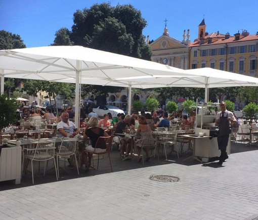 Il ristorante Sentimi, Place Garibaldi Il ristorante Sentimi, Place Garibaldi