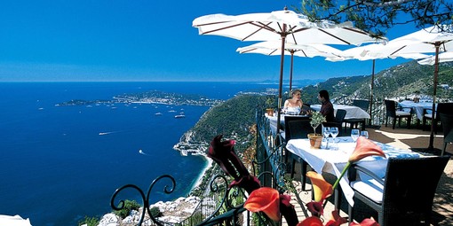 Cene fuori, ma con il freno a mano tirato: in Côte d’azur turisti più attenti al portafoglio Cene fuori, ma con il freno a mano tirato: in Côte d’azur turisti più attenti al portafoglio