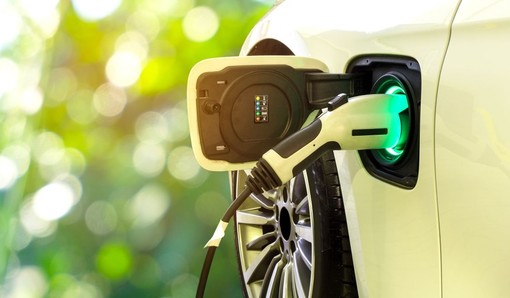 Auto elettriche in aumento: come scegliere l’assicurazione online più conveniente?