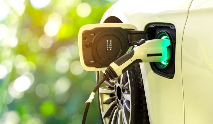 Auto elettriche in aumento: come scegliere l’assicurazione online più conveniente?