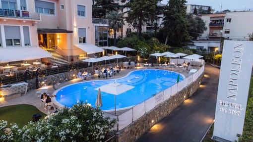 “Acqua Sanremo” ristorante di pesce a bordo piscina, aperto a clientela esterna “Acqua Sanremo” ristorante di pesce a bordo piscina, aperto a clientela esterna