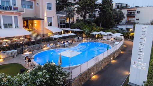 “Acqua Sanremo” ristorante di pesce a bordo piscina, aperto a clientela esterna