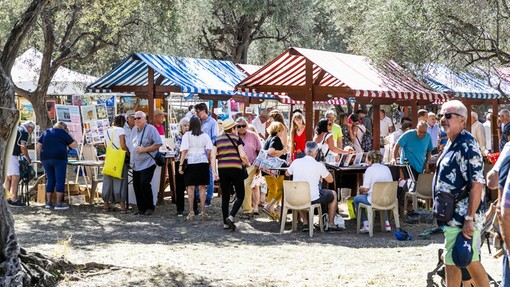 Nizza, il giardino di Cimiez diventa una piazza della memoria: musica, sapori e storie dei rimpatriati Nizza, il giardino di Cimiez diventa una piazza della memoria: musica, sapori e storie dei rimpatriati