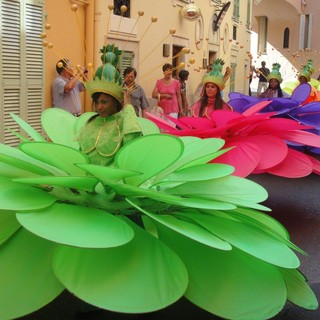 Richiamo di Medioevo e di colori d’oltreoceano