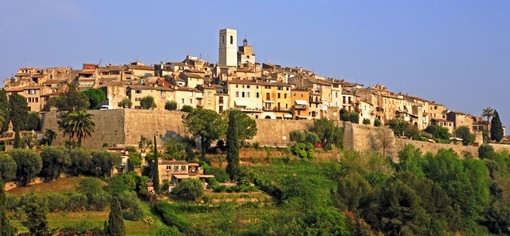 Saint-Paul-de-Vence accoglie le 'semine' di Giuliano Ravazzini Saint-Paul-de-Vence accoglie le 'semine' di Giuliano Ravazzini