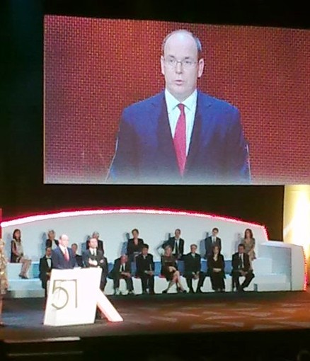 S.A.S. Alberto II nel suo discorso di apertura ad una gremitissima Salles del Princes