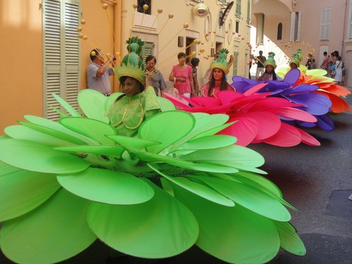 Richiamo di Medioevo e di colori d’oltreoceano