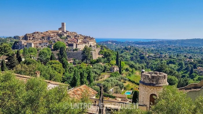 Saint-Paul de Vence si racconta: arte, autenticità e anima nel Magazine 2026 Saint-Paul de Vence si racconta: arte, autenticità e anima nel Magazine 2026