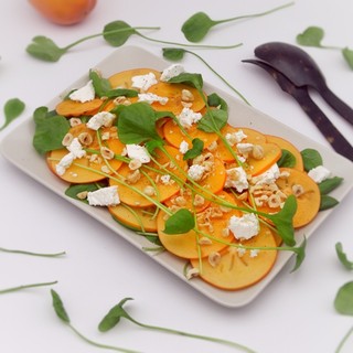 Salade de kakis, chèvre et noix