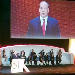 S.A.S. Alberto II nel suo discorso di apertura ad una gremitissima Salles del Princes