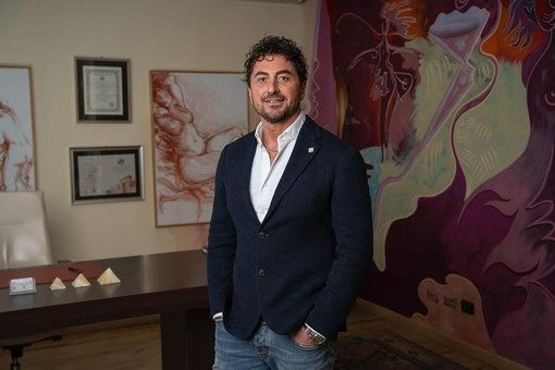 Stefano Lenzi, imprenditore italiano alla guida di Dermaclinique e ideatore del Metodo Snellendo. Stefano Lenzi, imprenditore italiano alla guida di Dermaclinique e ideatore del Metodo Snellendo.