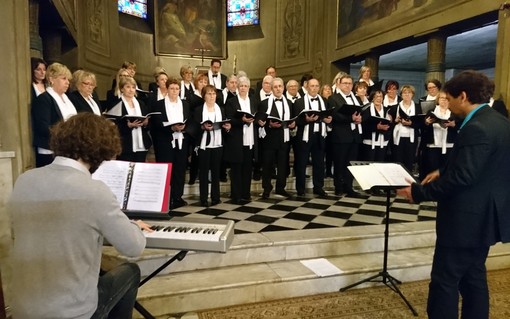 Aria di poesia e connubio di corali francesi e italiane nella chiesa San Roch a Nizza