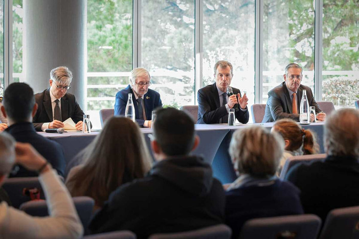 Christophe Mirmand, Ministro di Stato del Principato di Monaco durante l’incontro informativo con i residenti © Direzione della Comunicazione – Stéphane Danna Christophe Mirmand, Ministro di Stato del Principato di Monaco durante l’incontro informativo con i residenti © Direzione della Comunicazione – Stéphane Danna